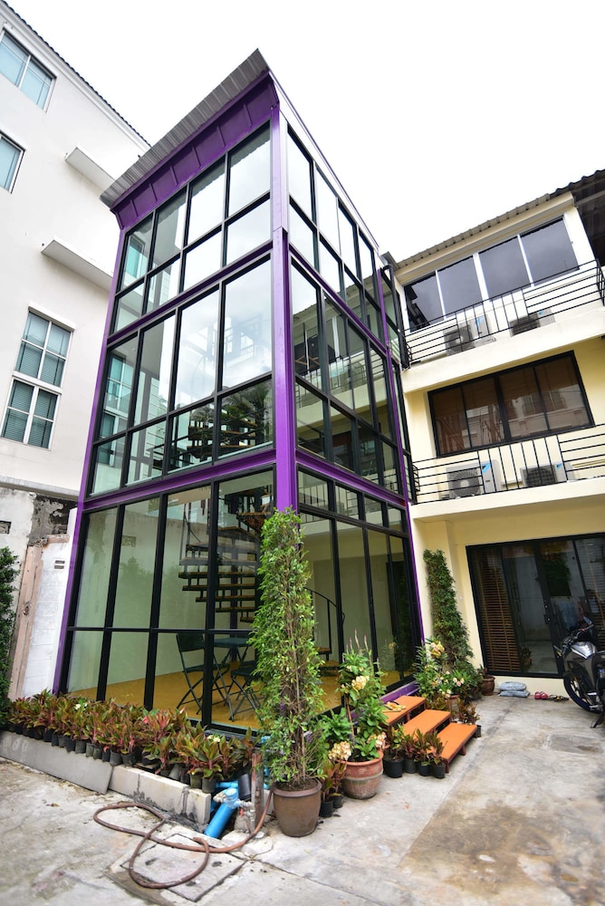 Thonglor Suites - carbon neutral hotel in Bangkok