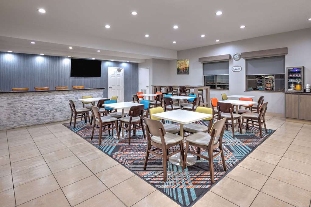 La Quinta Inn & Suites by Wyndham Alvarado - photo 39