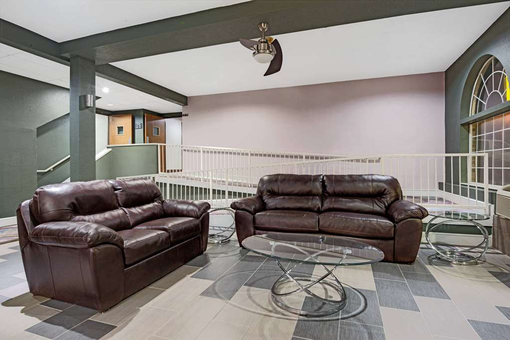 Super 8 by Wyndham Kansas City - photo 3