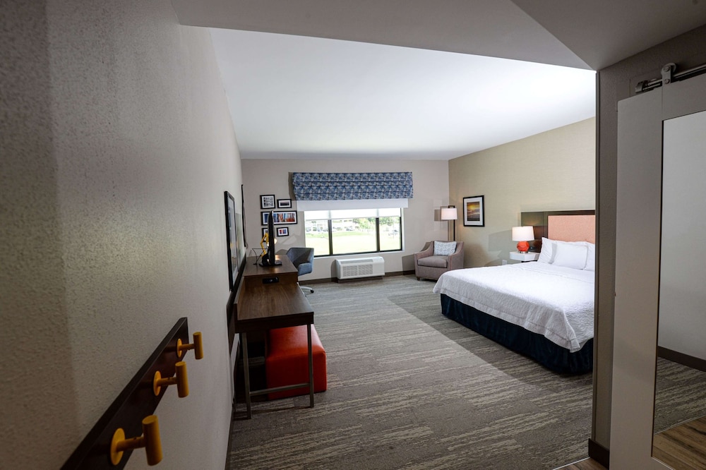 Hampton Inn & Suites Lenoir - photo 25