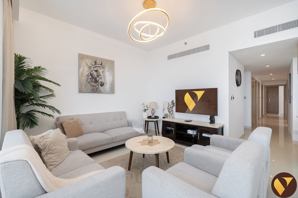 Appealing 1BR at 17 Icon Bay Dubai Creek Harbour — 4-Star Luxury Hotel in Dubai, United Arab Emirates