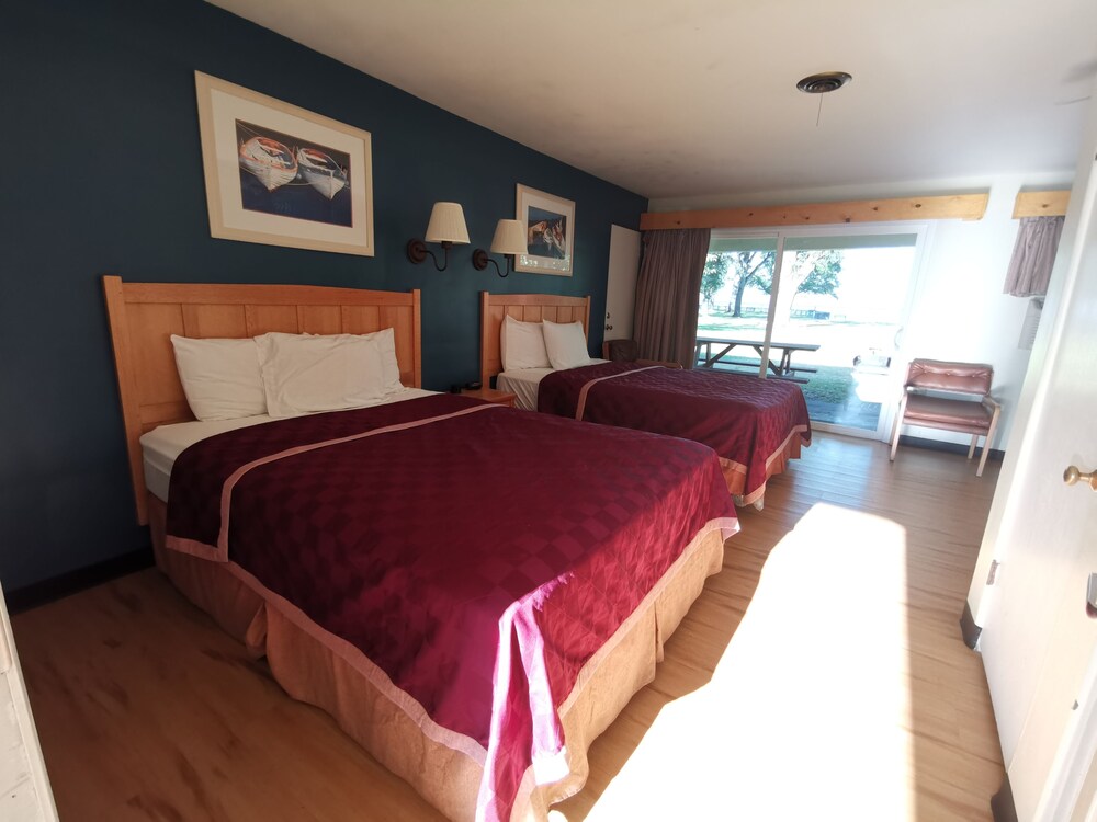 Skylark Shores Resort - photo 27