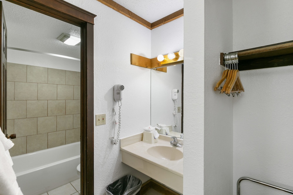 Georgetown Lodge - photo 15