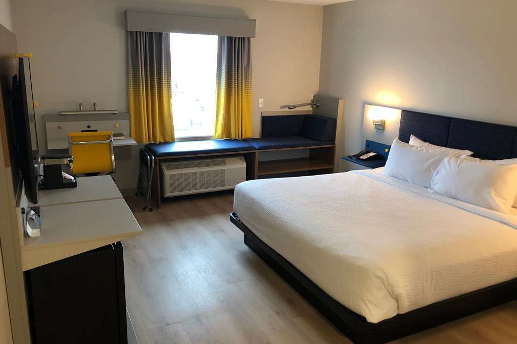 Microtel Inn & Suites by Wyndham Hot Springs - photo 12