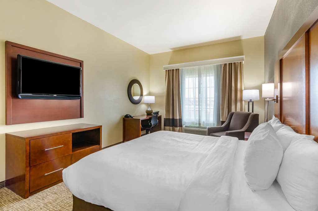 Comfort Inn & Suites near Bethel College - photo 32