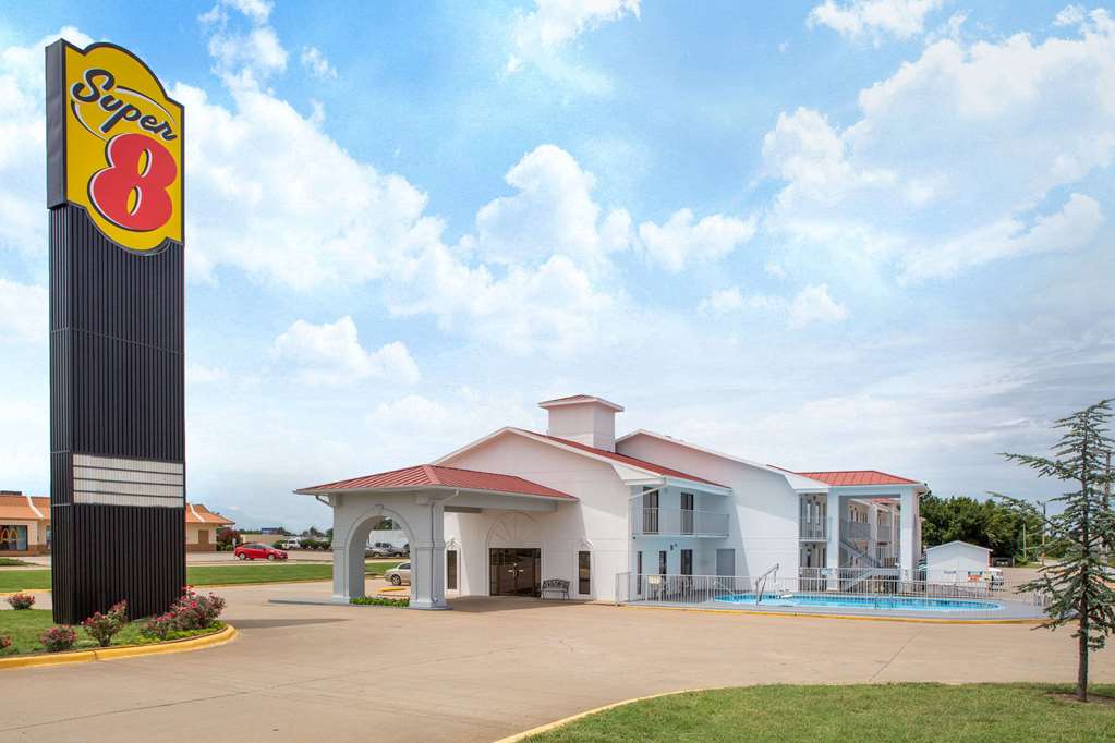 Super 8 by Wyndham Springdale AR in Springdale, United States