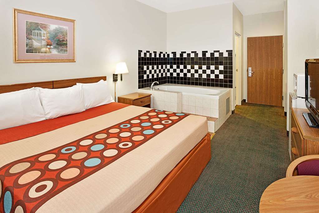 Super 8 by Wyndham Hampshire IL - photo 7