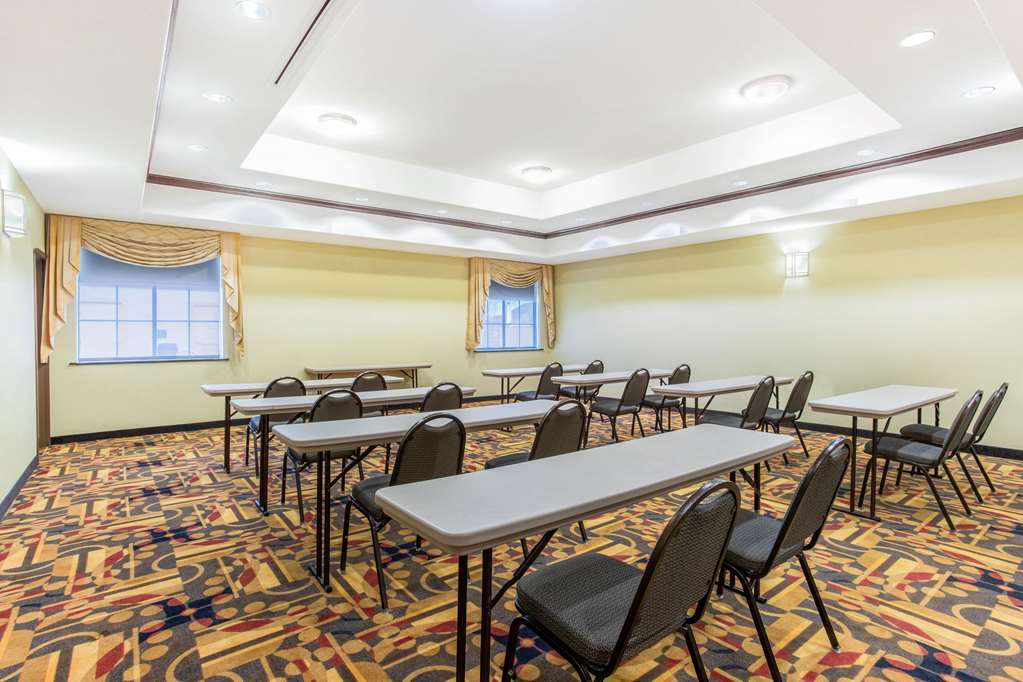 La Quinta Inn & Suites by Wyndham Ennis - photo 27