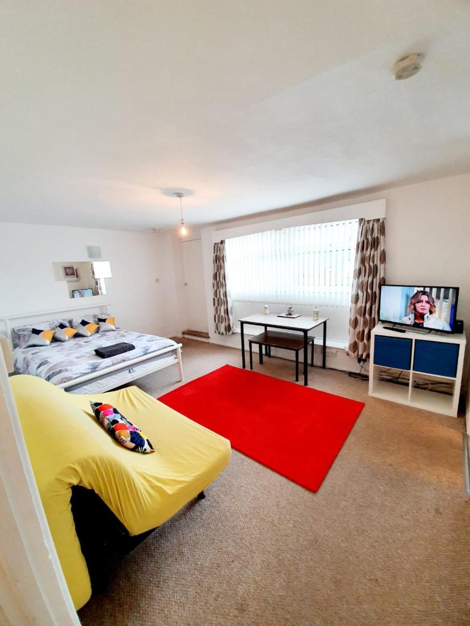 Rayleigh Town Centre 2 Bedroom Apartment 21540404 — Rayleigh