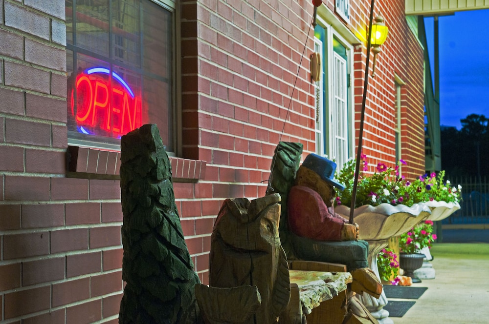 The Regency Inn - photo 36