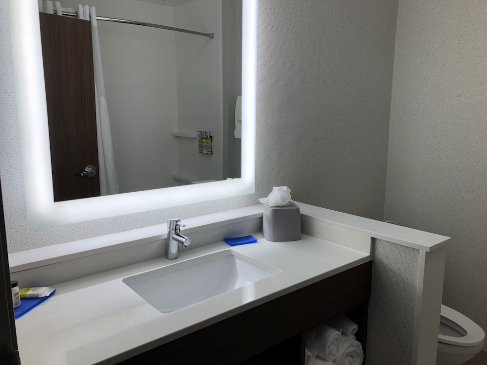 Holiday Inn Express & Suites Racine by IHG - photo 27