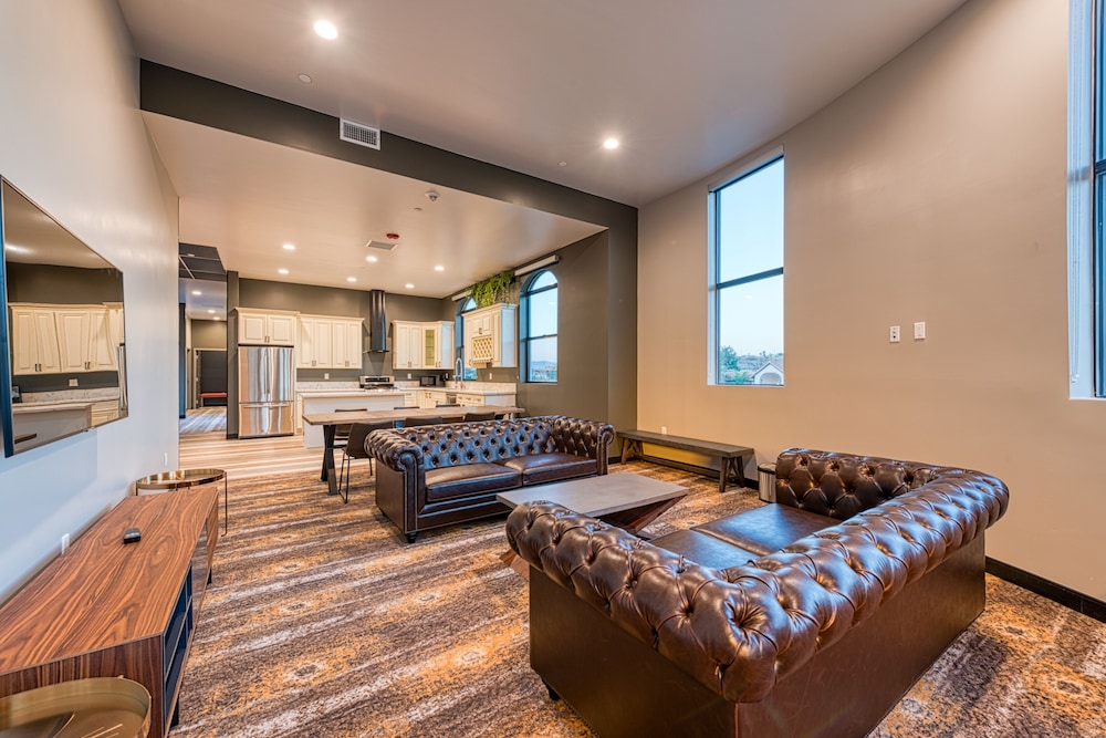 Hotel Lexen Newhall - photo 26