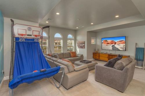 Escondido 2224 l This is the Place Includes a 1 Day Pass to Washington Recreational Center in Washington, United States