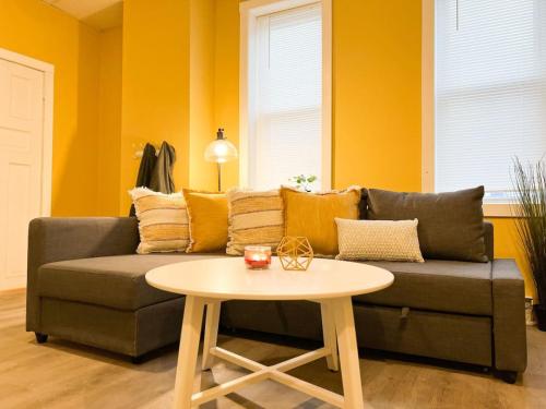 Sleeps 14 9 Beds and Bathrooms Historic plus WIFI pet-friendly hotel Jeannette
