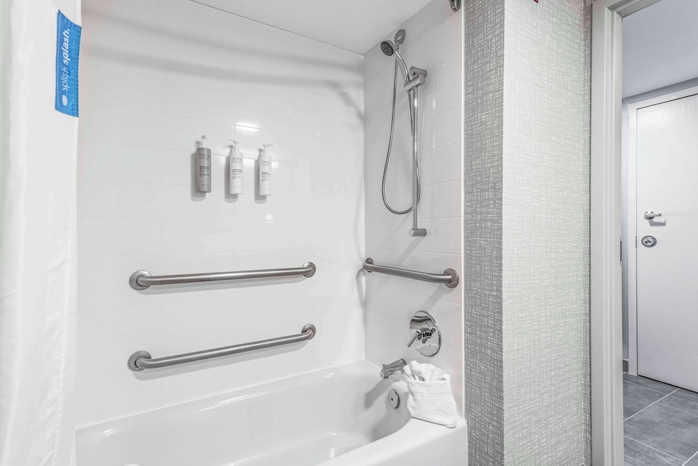 Hampton Inn Columbus North - photo 30