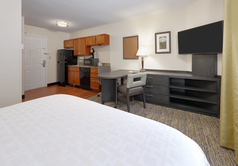 Candlewood Suites Salina by IHG - photo 6