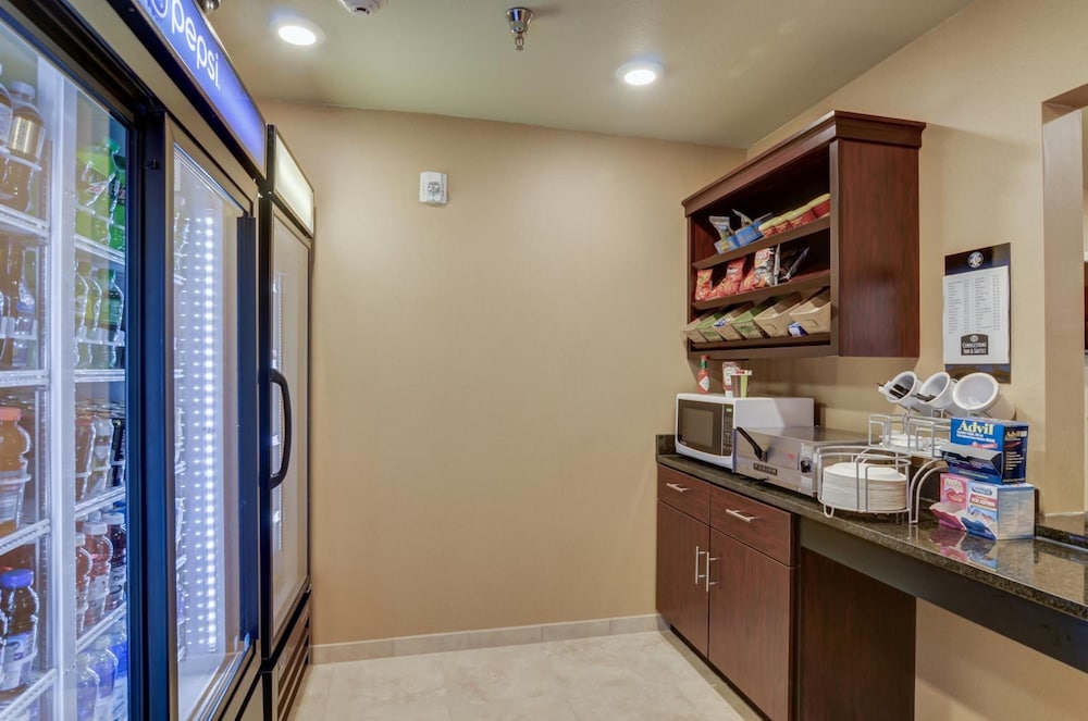 Cobblestone Inn & Suites Altamont - photo 56