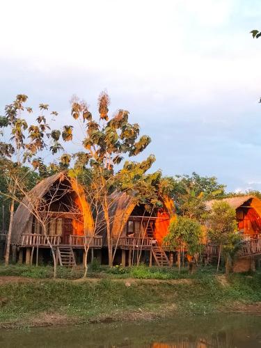Rice straw Green lodge resort in Tan Phu, Vietnam