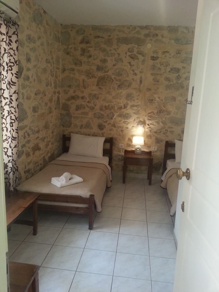 Hariklia Rent Rooms — Zaros — photo 4
