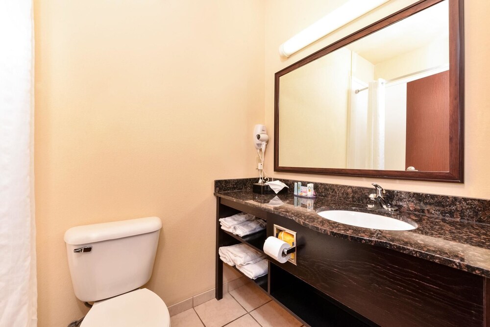 Express Inn & Suites - photo 16
