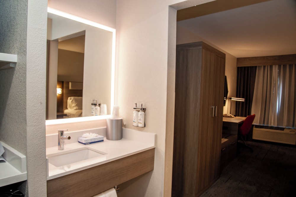 Holiday Inn Express Airport Tucson by IHG - photo 22