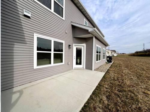 Central Cedar Falls Townhome King Beds — Cedar Falls — photo 5