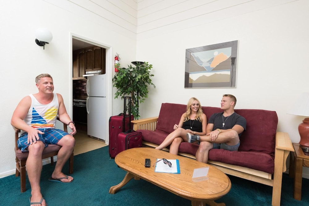 Bridge Bay Lodge at Shasta Lake - photo 27