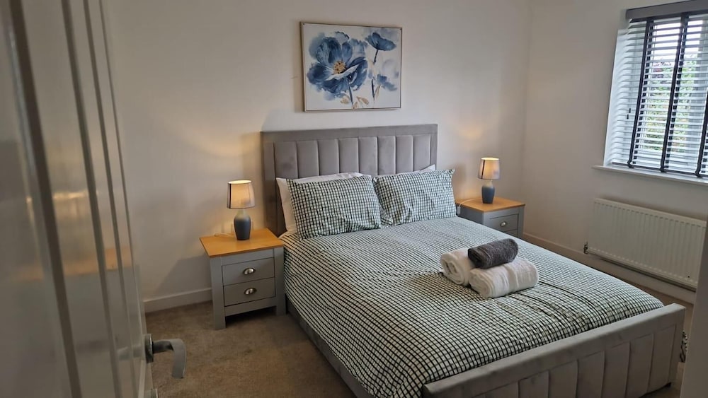 House Sleeps 8 Parking Garden — 4-Star Luxury Hotel in Peterborough, United Kingdom