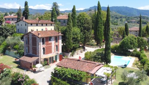 Podere Farinello — 4-Star Luxury Hotel in Lucca, Italy
