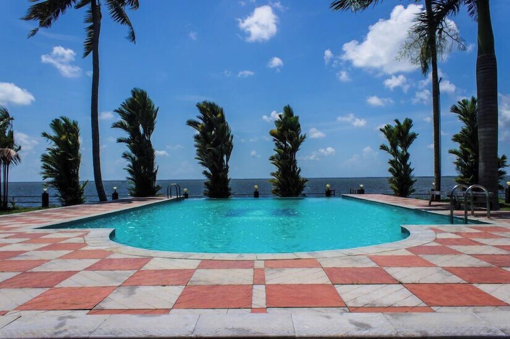 Doves Goldfieldd Lake Resort in Kottayam, India