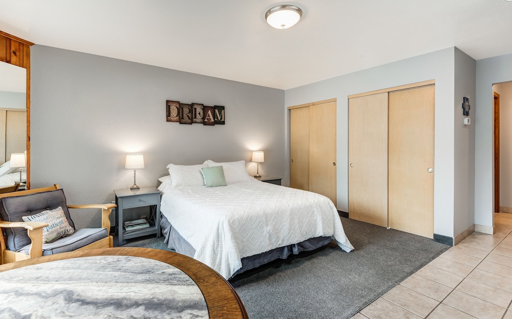 Bend Riverside Inn & Suites - photo 131