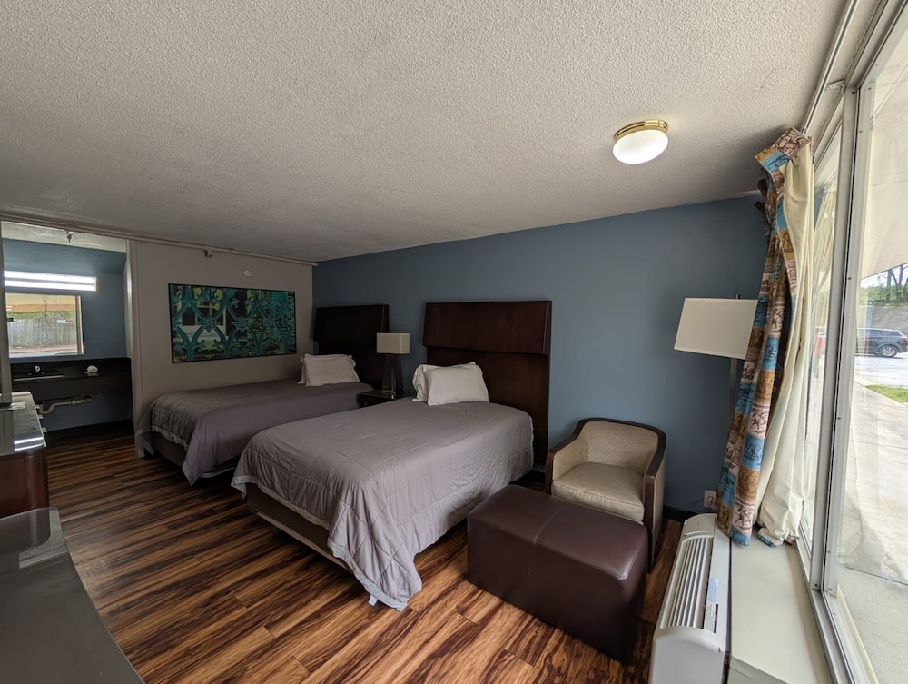 Budgetel Inns & Suites - photo 8