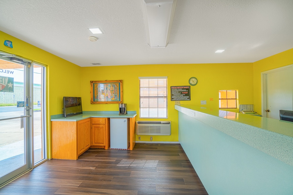 Texas Inn San Benito near Harlingen - photo 5