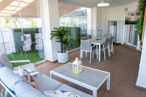 Apartamento Premium En Planta Baja En La Torre Golf Resort Con Gran Terraza Acristalada Piscina Con Jacuzzi Y Vistas Al Golf in Torre-Pacheco, Spain