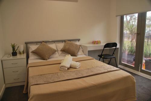 Pascoe Vale South Vic Australia stay with Domi — hotel near Melbourne Essendon Airport