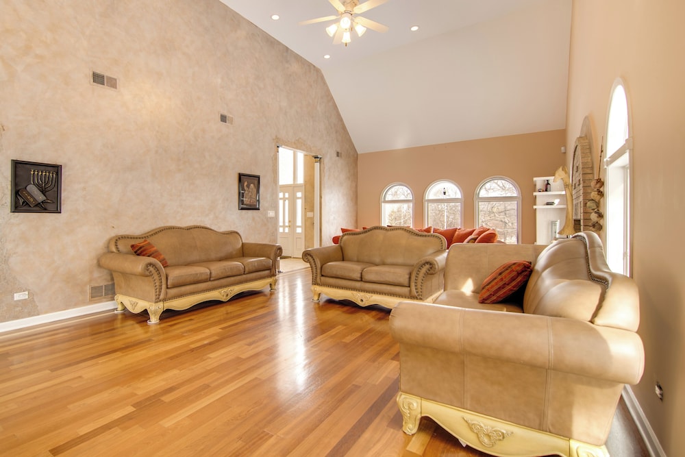 Hot Tub And Sauna Hoffman Estates Villa In Elgin 21534067 — Hoffman Estates