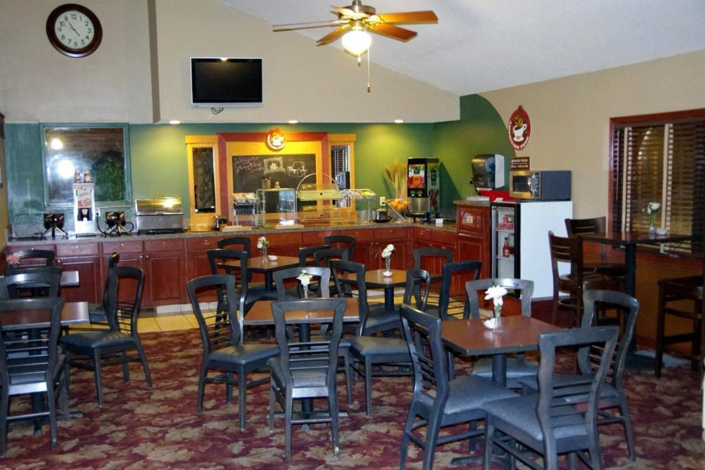 Red Lion Inn & Suites Grimes - photo 27