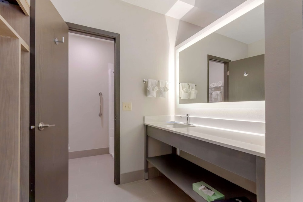 Red Roof Inn & Suites Tomah - photo 25