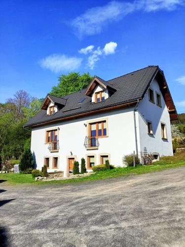 Śnieżnicki Domek pokoje z prywatnymi łazienkami cisza i góry Stara Moraw in Stronie Slaskie, Poland