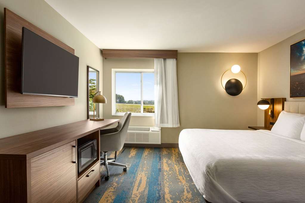 La Quinta Inn by Wyndham Columbia NE Fort Jackson - photo 22