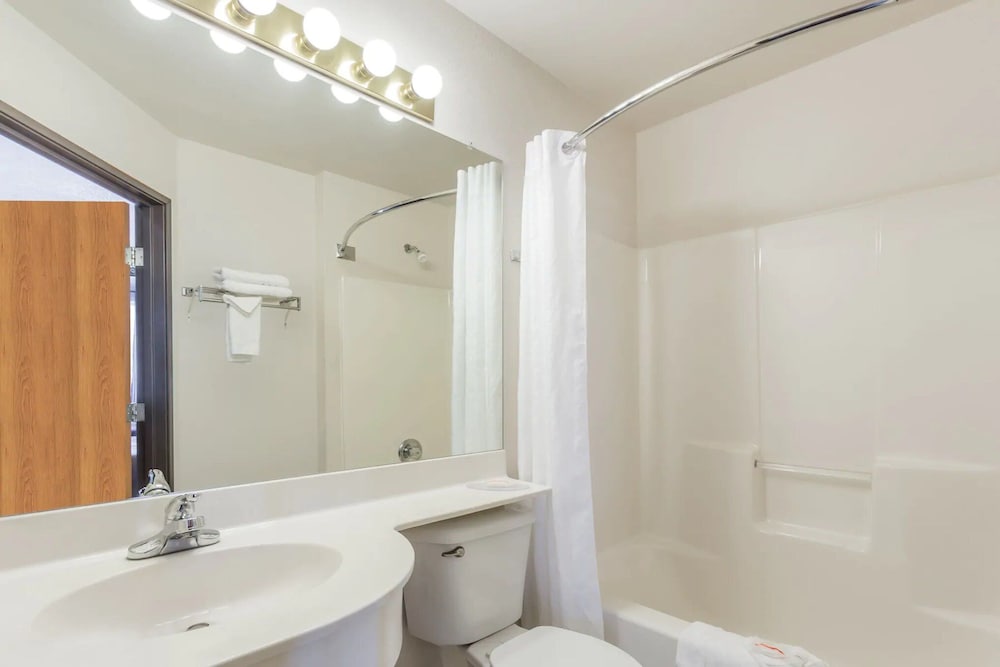 Brush inn and Suites - photo 9