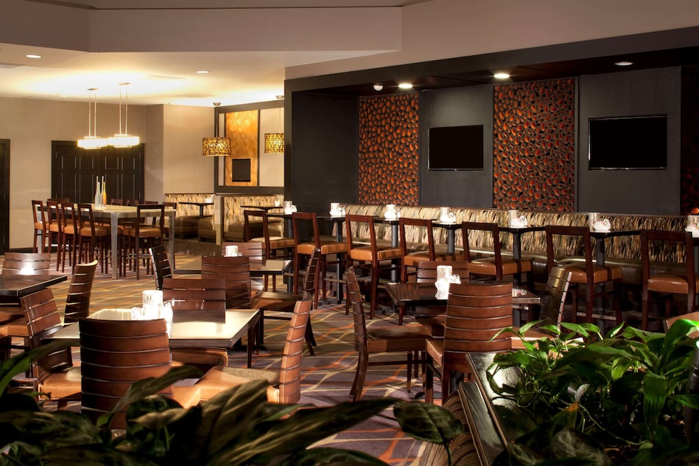 Embassy Suites by Hilton Austin Arboretum - photo 28