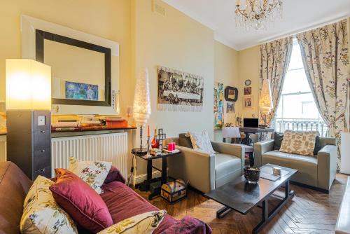 Charming one Bedroom Flat Near Maida Vale by Underthedoormat — 4-Star Luxury Hotel in London, United Kingdom