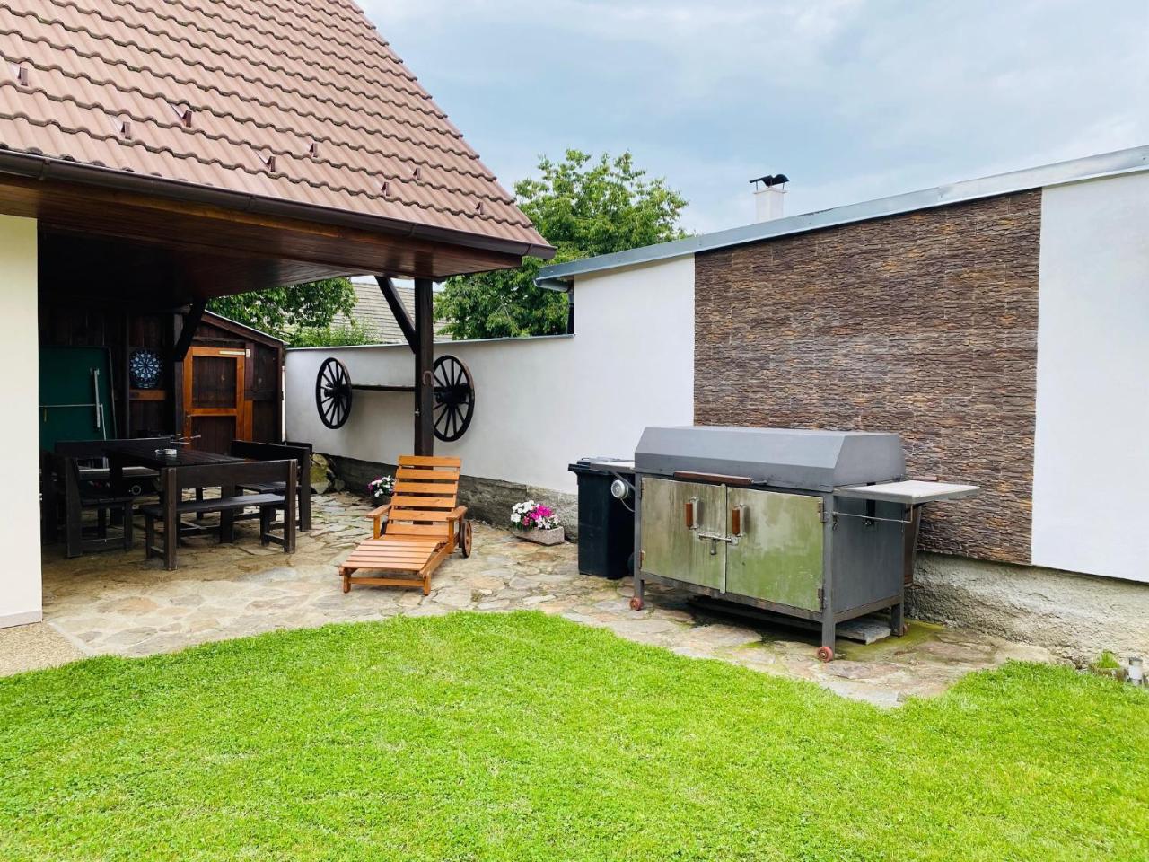 U Nas Na Chalupe — hotel in Borovany