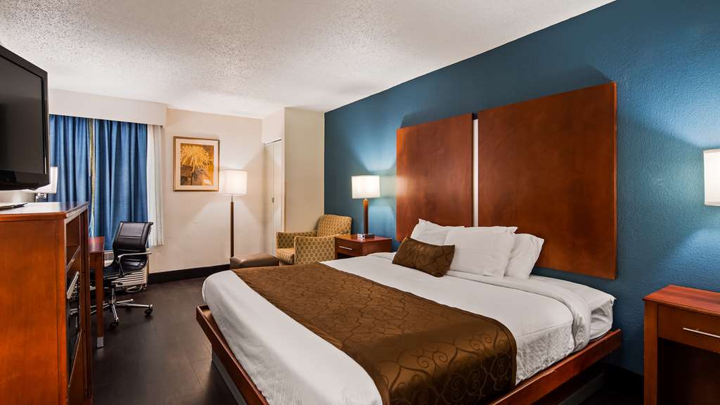 Best Western Plus Richmond Airport Hotel - photo 10