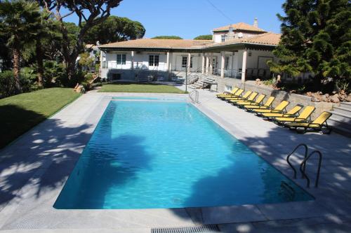 Villa com piscinas Quintinha do Lago — 4-Star Luxury Hotel in Quarteira, Portugal