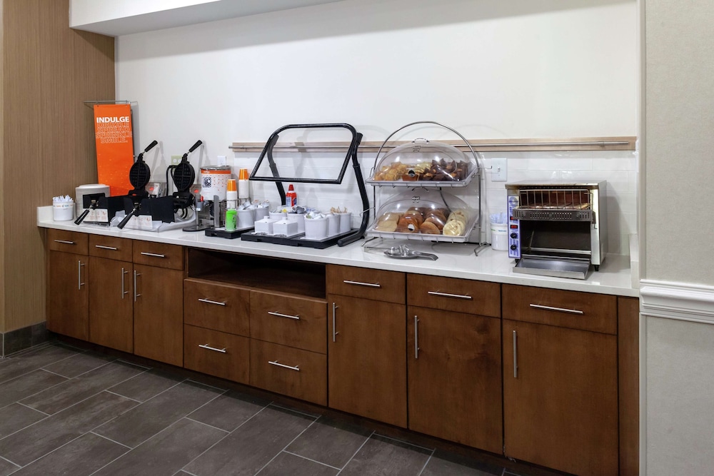 Hampton Inn & Suites Concord Charlotte - photo 32