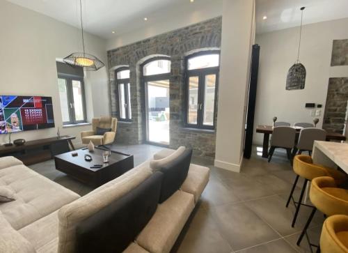 Venetian Gem In Neapolitan With Private Courtyard — Neapolis