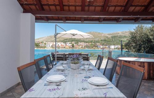 4 Bedroom Amazing Home In Grebastica — 4-Star Luxury Hotel in Sibenik, Croatia