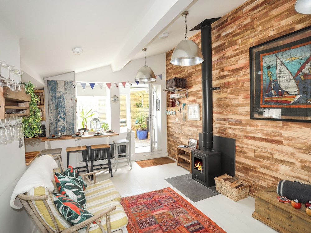 Lle Te - carbon neutral hotel in Pwllheli
